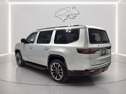 Used 2023 Jeep Wagoneer Series II w/ Premium Group I AWD/4WD image 3