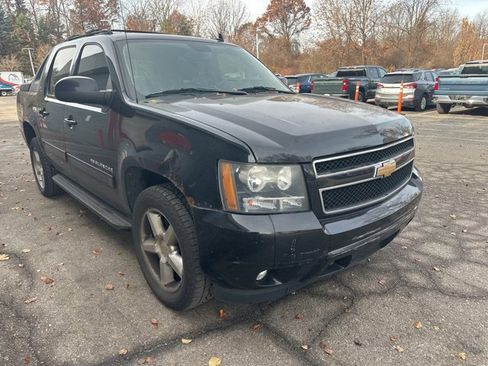 Used 2011 Chevrolet Avalanche LT w/ Luxury Package image 7