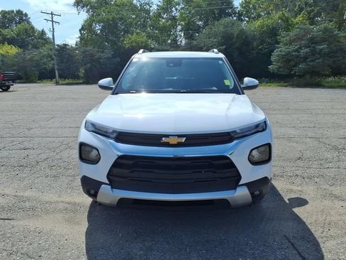 Used 2023 Chevrolet TrailBlazer LT FWD image 2