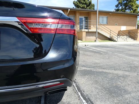 Used 2018 Toyota Avalon XLE image 9