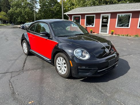 Used 2019 Volkswagen Beetle 2.0T S image 2