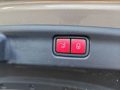 Used 2023 Mercedes-Benz C 300 Sedan image 34