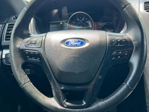 Used 2018 Ford Explorer XLT w/ Equipment Group 202A AWD/4WD image 23