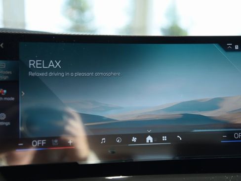 Certified 2024 BMW 530i xDrive w/ Premium Package image 36