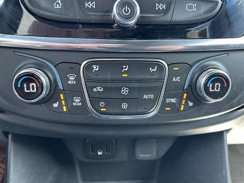 Certified 2023 Chevrolet Traverse LT AWD/4WD image 26