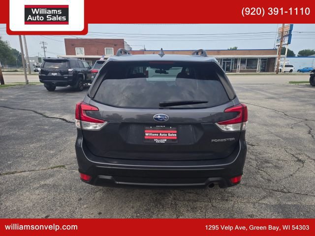 Used 2022 Subaru Forester Premium AWD/4WD image 5