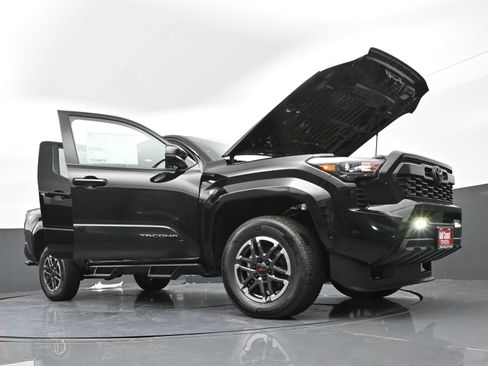 Certified 2025 Toyota Tacoma TRD Sport image 39