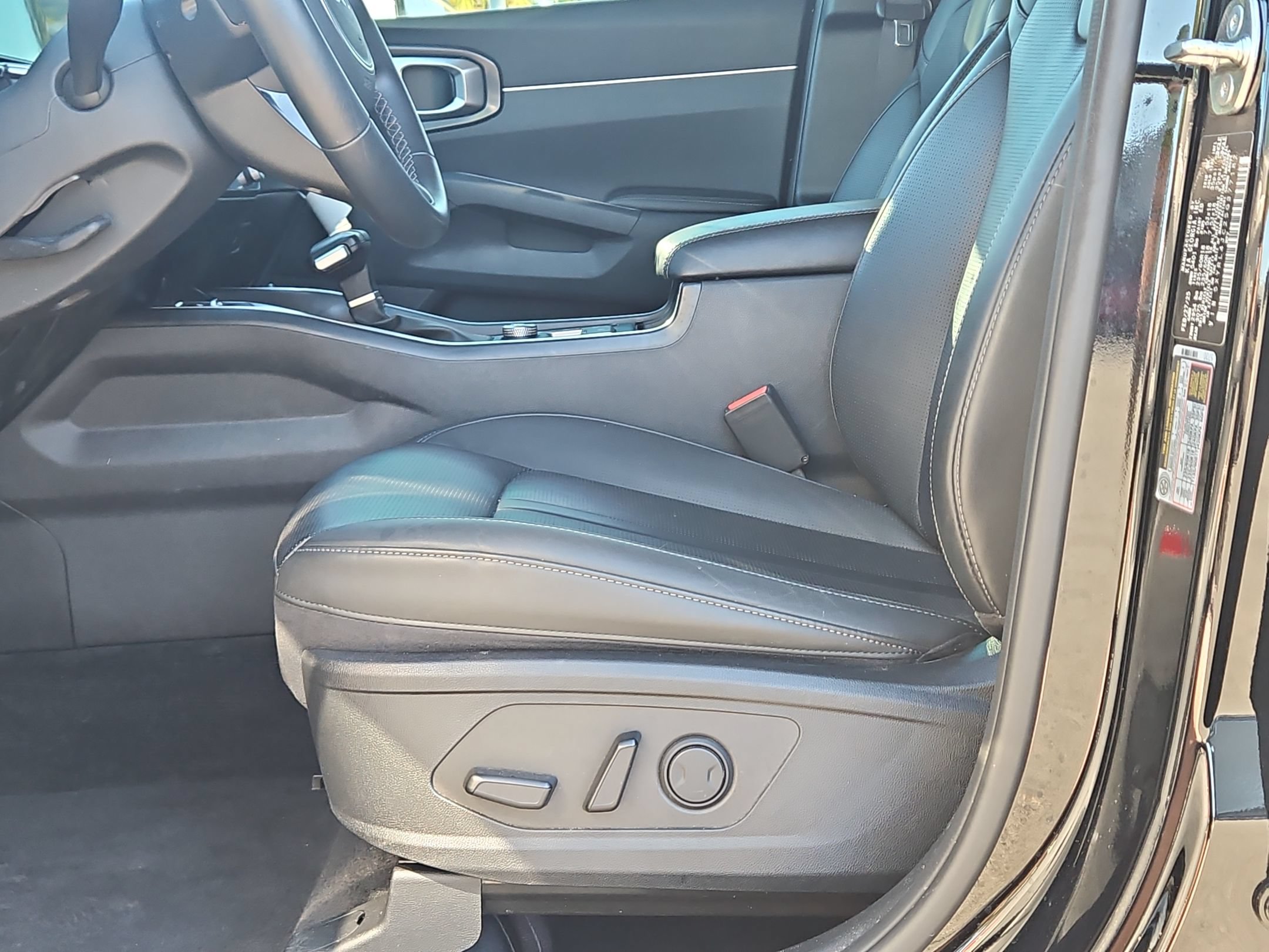 Used 2025 Kia Sorento S w/ Panoramic Sunroof Package FWD image 23