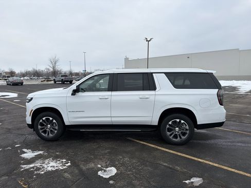 New 2026 Chevrolet Suburban LT w/ Comfort Package image 8