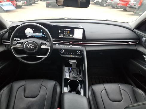 Used 2023 Hyundai Elantra Limited image 14