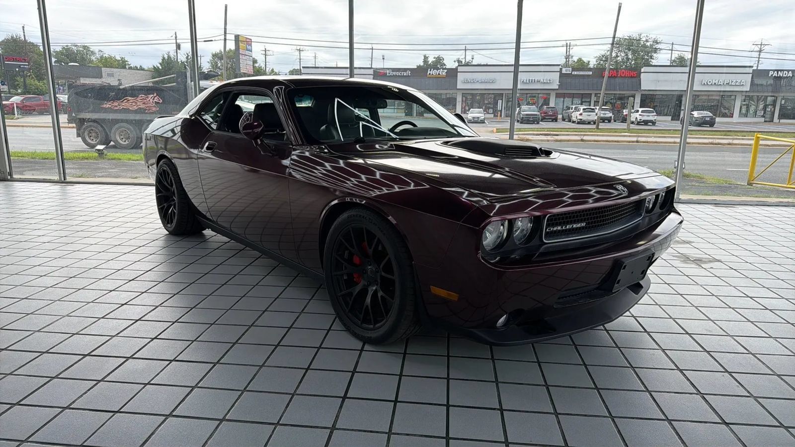 Used 2009 Dodge Challenger SRT8 RWD image 1