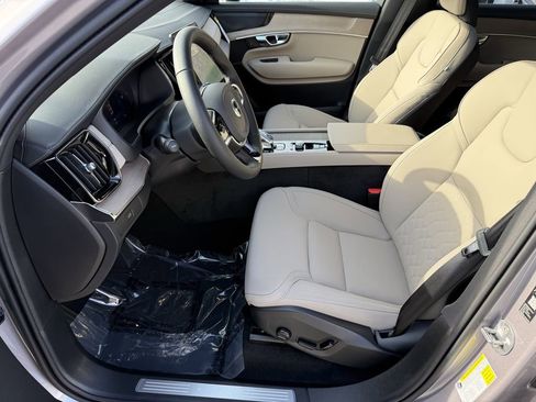 New 2026 Volvo XC90 B6 Plus w/ Protection Package Premier image 9