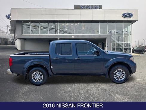 Used 2016 Nissan Frontier SV w/ SV Value Truck Package AWD/4WD image 9