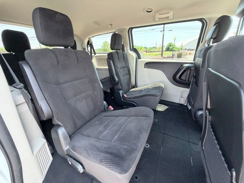Used 2019 Dodge Grand Caravan SE w/ UConnect Hands-Free Group FWD image 23