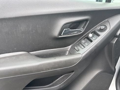 Used 2018 Chevrolet Trax LT w/ LT Convenience Package FWD image 7