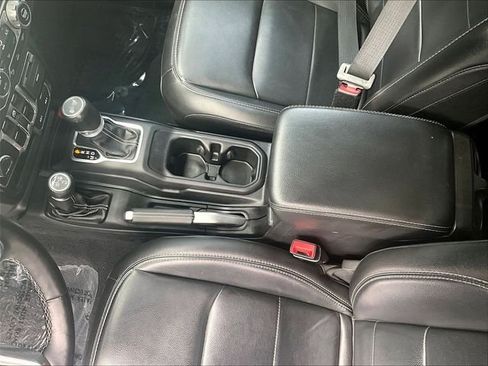 Used 2021 Jeep Wrangler Unlimited Sahara w/ Uconnect 4C Nav & Sound Group AWD/4WD image 15