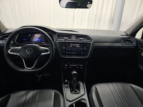 Used 2023 Volkswagen Tiguan SE FWD image 2