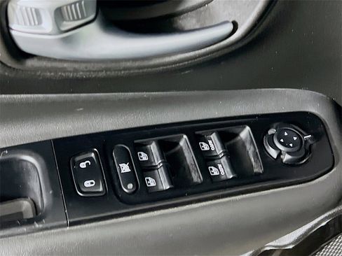 Used 2020 Jeep Renegade Altitude w/ UConnect 8.4 Nav Group image 17