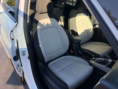 Used 2024 Hyundai Venue SEL FWD image 18