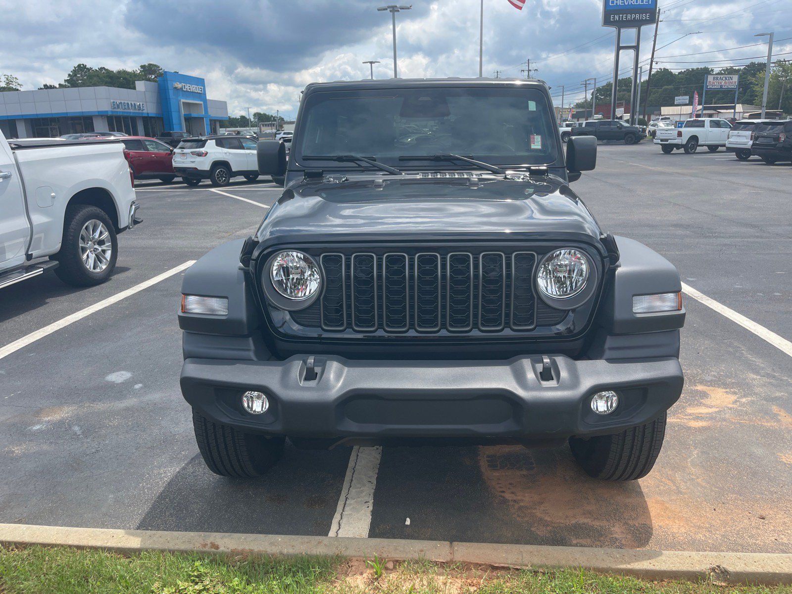 Used 2025 Jeep Wrangler Unlimited Sport AWD/4WD image 2