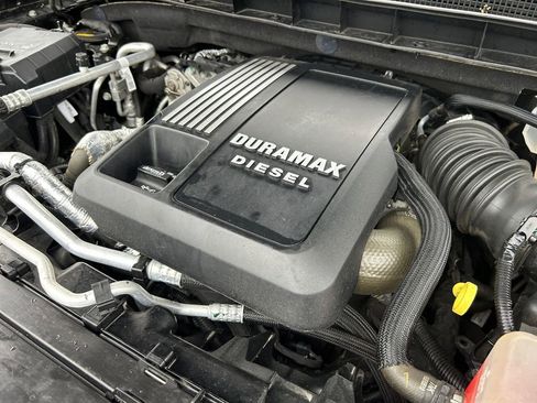 Used 2022 GMC Yukon XL SLE image 30