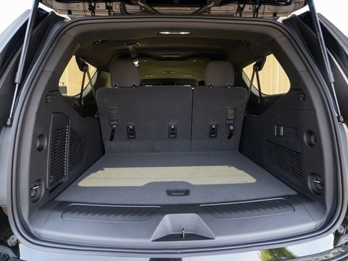 New 2025 Chevrolet Suburban LS image 33