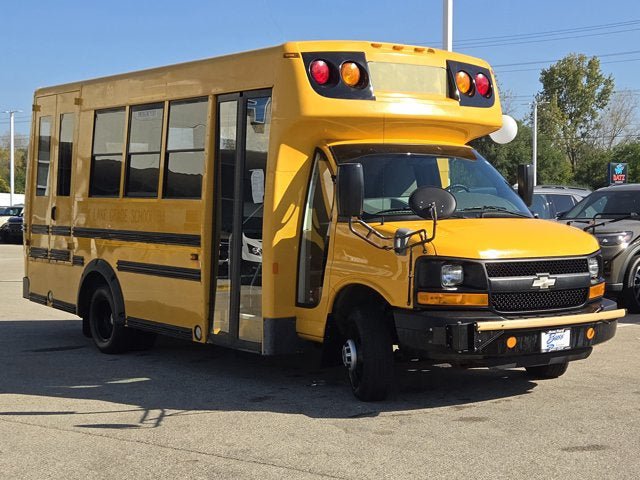 Used 2014 Chevrolet Express 4500 RWD image 3
