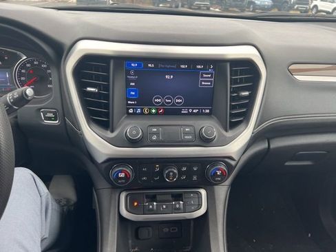 Used 2023 GMC Acadia SLE image 7