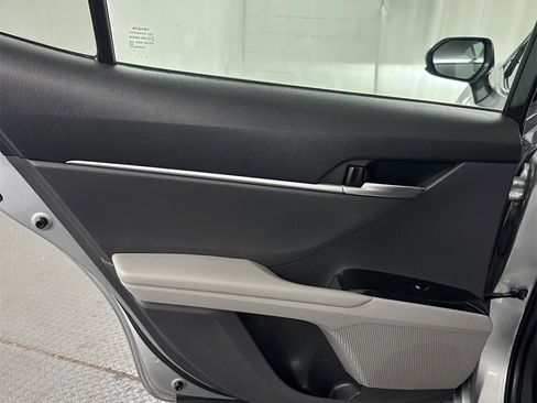 Used 2018 Toyota Camry LE image 24