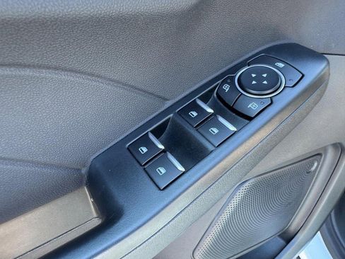 Used 2022 Ford Escape SE image 18