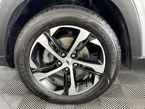 Used 2024 Chevrolet Trax RS w/ Sunroof Package FWD image 36