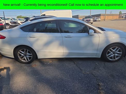 Used 2016 Ford Fusion SE FWD image 4