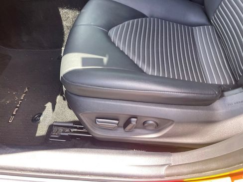 Used 2020 Toyota Camry SE FWD image 9