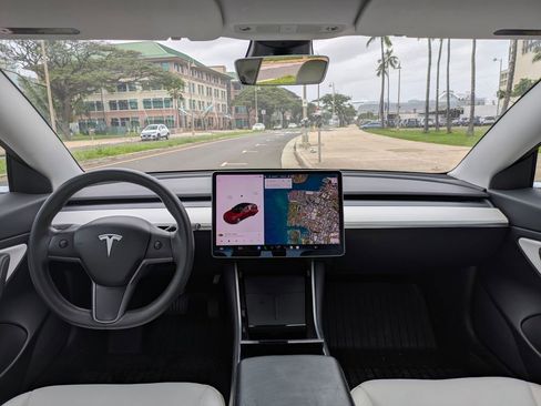 Used 2020 Tesla Model 3 Standard Range Plus image 17