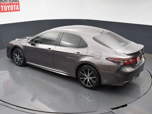 Used 2024 Toyota Camry SE image 18