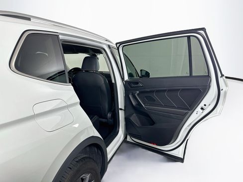 Used 2023 Volkswagen Tiguan SE FWD image 29