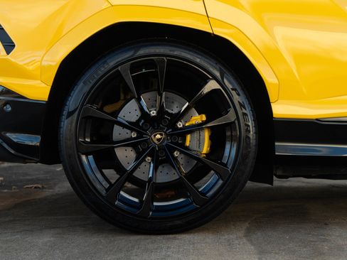 Used 2021 Lamborghini Urus image 38