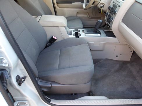 Used 2009 Ford Escape XLT AWD/4WD image 7