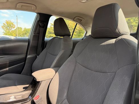 Used 2021 Toyota Corolla LE FWD image 15