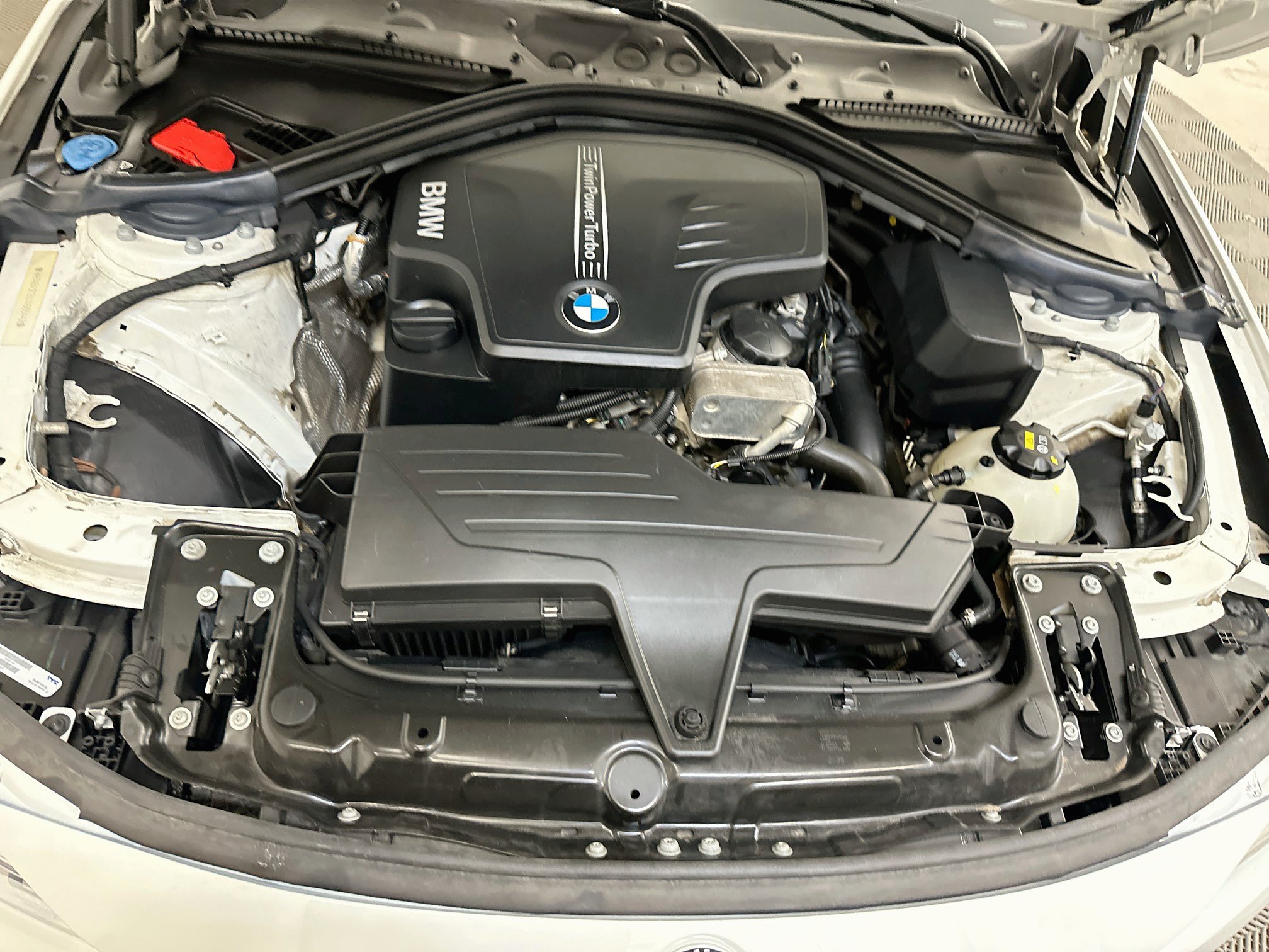 Used 2018 BMW 320i xDrive Sedan w/ Premium Package AWD/4WD image 35