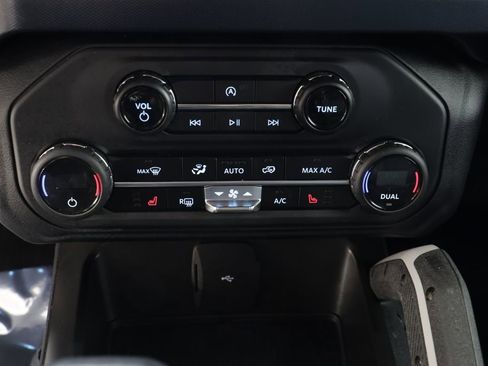 Used 2023 Ford Bronco Outer Banks AWD/4WD image 11