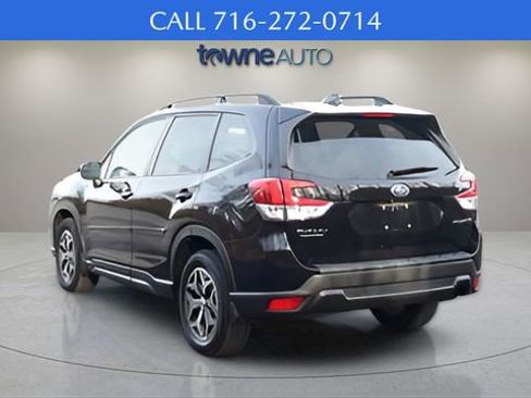 Used 2021 Subaru Forester Premium image 4