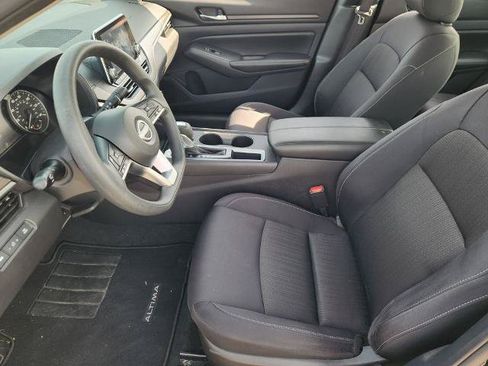 Certified 2025 Nissan Altima 2.5 SV FWD image 9