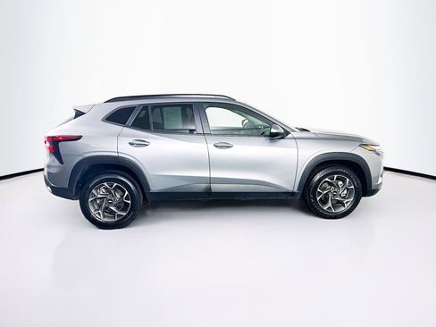 Used 2024 Chevrolet Trax LT FWD image 10