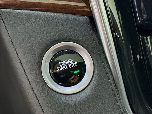 Used 2019 Cadillac Escalade Premium Luxury image 17