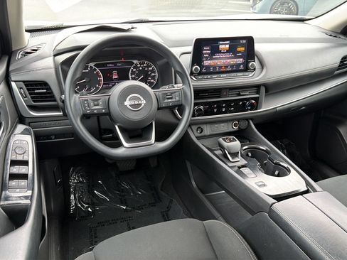 Used 2024 Nissan Rogue S FWD image 18