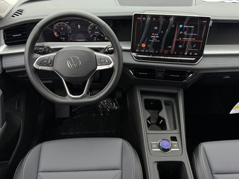 New 2026 Volkswagen Tiguan SE FWD image 13