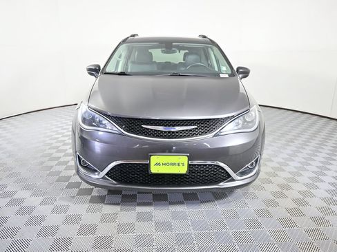 Used 2019 Chrysler Pacifica Touring-L FWD image 10