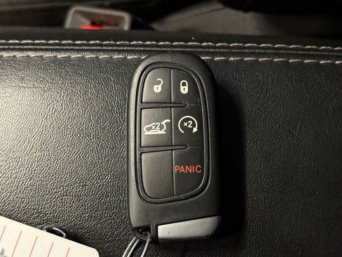 Used 2019 Jeep Cherokee Limited image 19