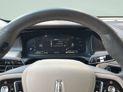 Used 2023 Lincoln Aviator Reserve w/ Equipment Group 201A image 11